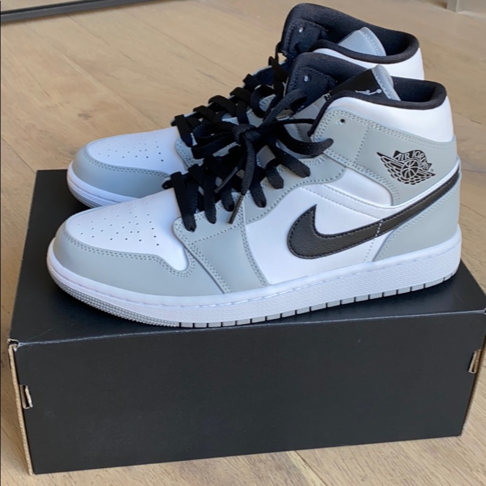 Men’s Nike Air Jordan 1 Mid ‘Smoke grey’ Sz. 9